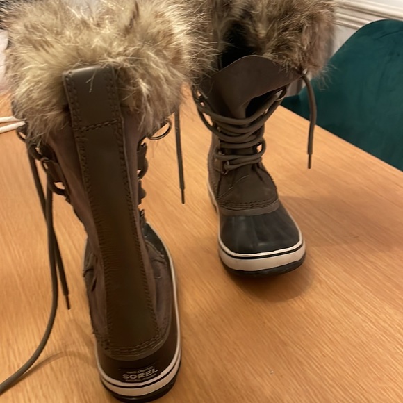 Sorel boots worn twice! - Picture 5 of 6